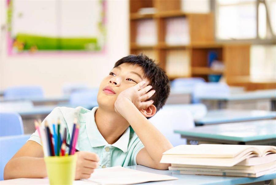 男孩十岁胸部发育很大是不是性早熟？