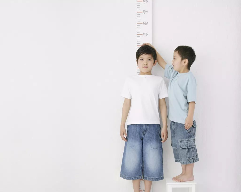 小孩儿不长个子睡觉爱磨牙怎么回事？