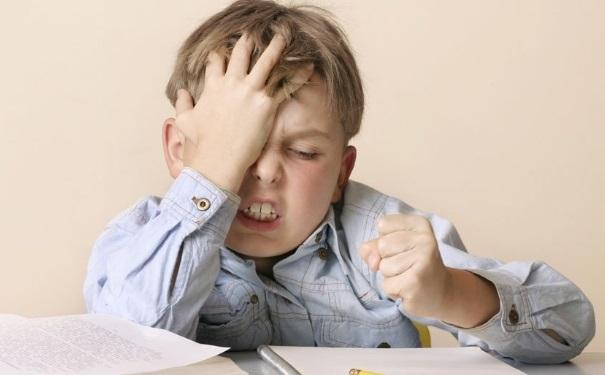 西安好的抽动症医院是哪家？孩子抽多动的表现