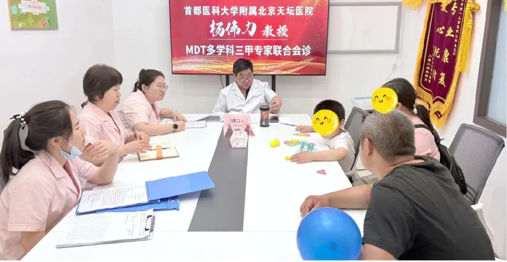 火热！我院迎来暑期就诊高峰，北京天坛医院杨伟力教授会诊现场尽显专业风采，众多家长满意称赞！