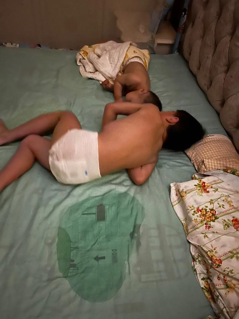 7、8岁孩子尿床真相揭秘：原因、影响与科学应对指南